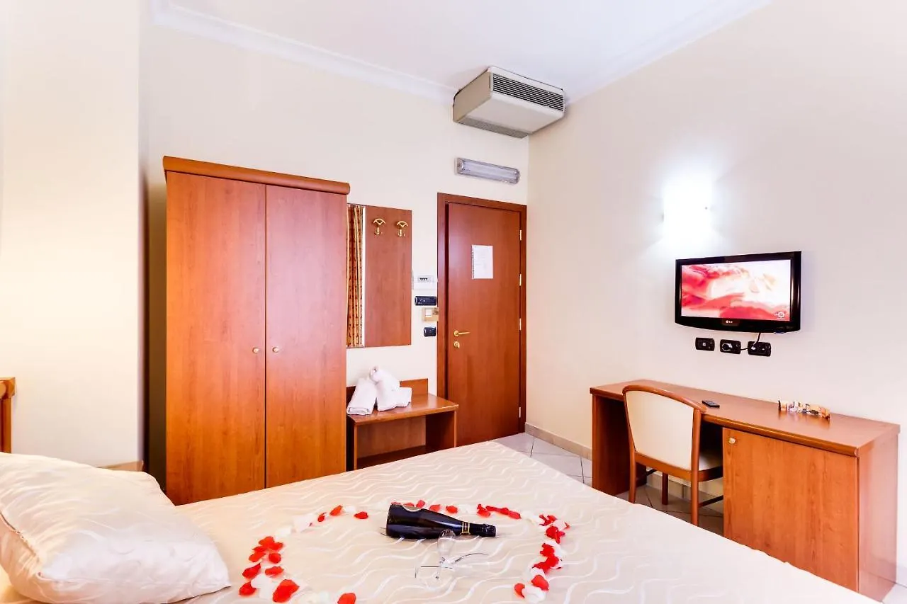 Hotel Suite Caesar Roma 2*,  Italia