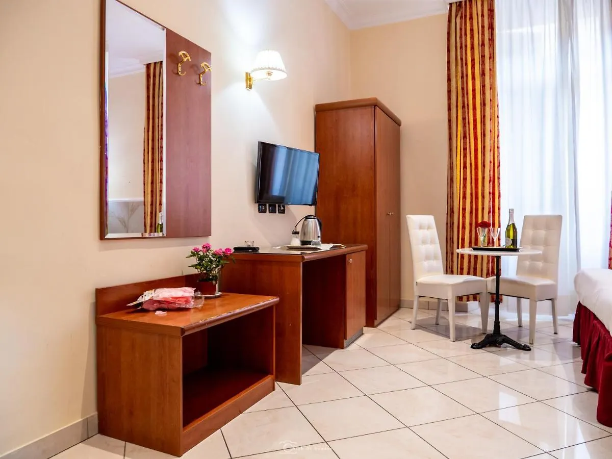 Hotel Suite Caesar Roma 2*,